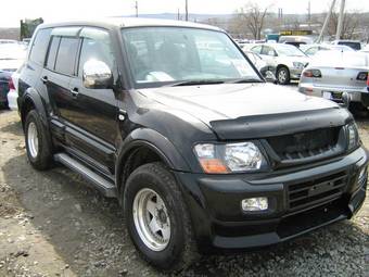 2001 Mitsubishi Pajero Photos