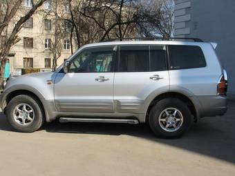 2001 Mitsubishi Pajero Pictures