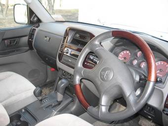 2001 Mitsubishi Pajero Photos