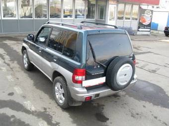 2001 Mitsubishi Pajero Pics