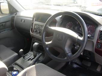 2001 Mitsubishi Pajero Photos