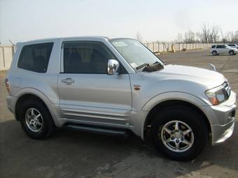2001 Mitsubishi Pajero Pictures