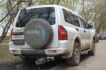 2001 Mitsubishi Pajero Photos