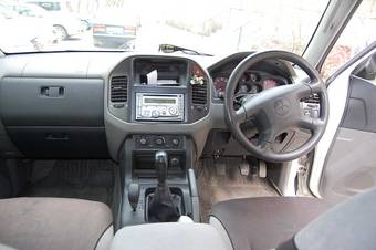 2001 Mitsubishi Pajero Photos