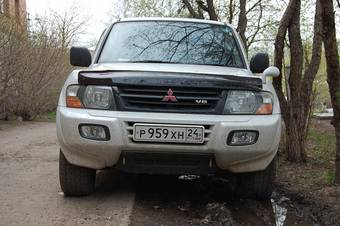 2001 Mitsubishi Pajero Pictures