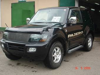 2001 Mitsubishi Pajero Photos