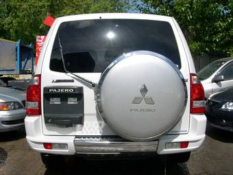2001 Mitsubishi Pajero Photos