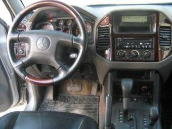 2001 Mitsubishi Pajero Photos