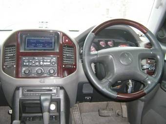 2001 Mitsubishi Pajero Photos