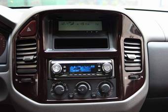 2001 Mitsubishi Pajero Wallpapers