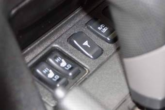 2001 Mitsubishi Pajero Images