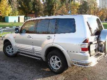 2001 Mitsubishi Pajero Photos