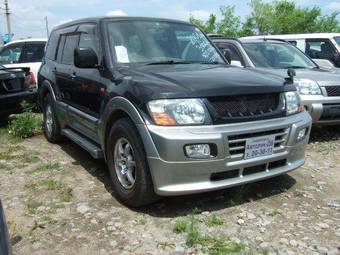 2001 Mitsubishi Pajero Pictures