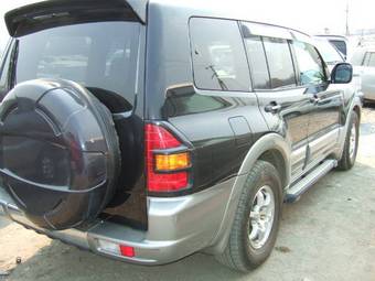 2001 Mitsubishi Pajero Photos