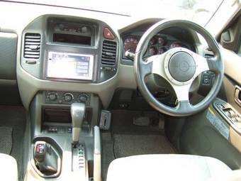 2001 Mitsubishi Pajero Photos