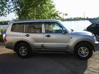 2001 Mitsubishi Pajero Photos