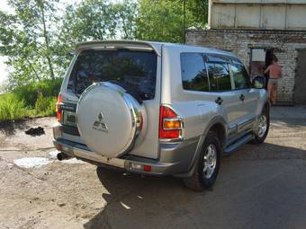 2001 Mitsubishi Pajero Pictures