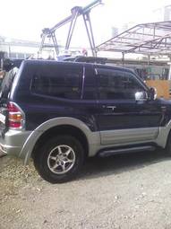 2001 Mitsubishi Pajero Images