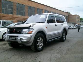 2001 Mitsubishi Pajero Photos