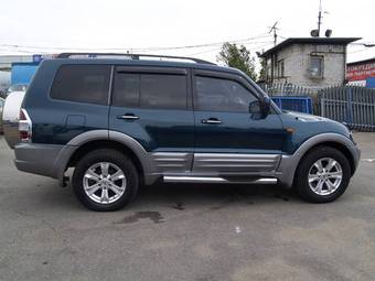 2001 Mitsubishi Pajero Photos