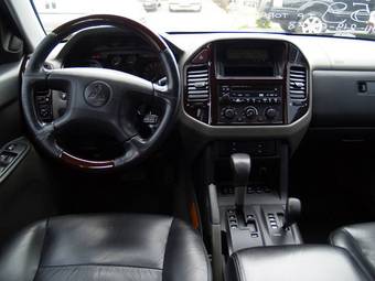 2001 Mitsubishi Pajero Photos