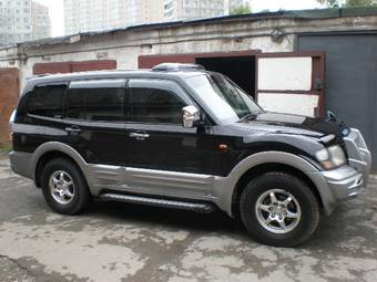 2001 Mitsubishi Pajero Photos
