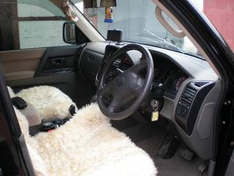 2001 Mitsubishi Pajero Photos