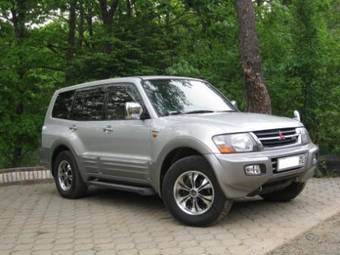 2001 Mitsubishi Pajero Photos