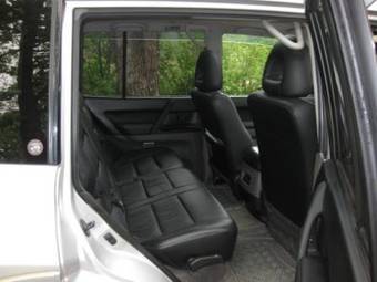 2001 Mitsubishi Pajero Photos