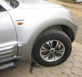 2001 Mitsubishi Pajero Pictures