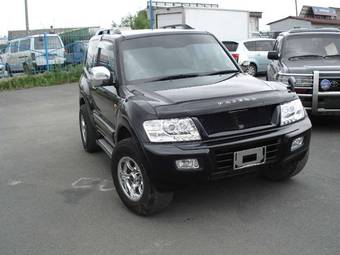 2001 Mitsubishi Pajero Photos