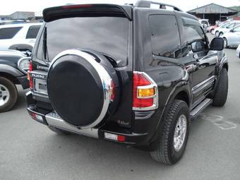 2001 Mitsubishi Pajero Photos