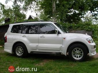 2001 Mitsubishi Pajero Photos