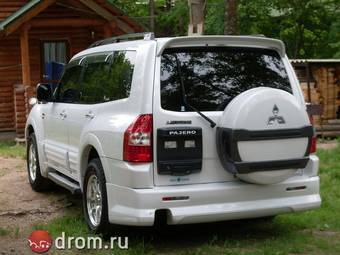 2001 Mitsubishi Pajero Photos