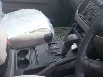 2001 Mitsubishi Pajero Images
