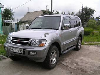 2001 Mitsubishi Pajero Photos