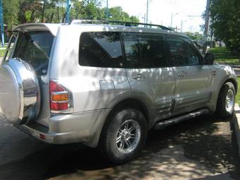 2001 Mitsubishi Pajero Photos