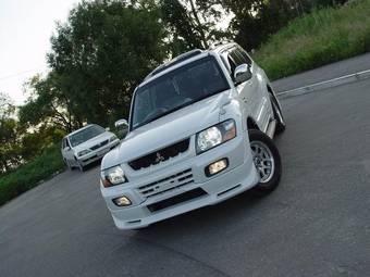 2001 Mitsubishi Pajero Photos