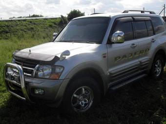 2001 Mitsubishi Pajero Photos