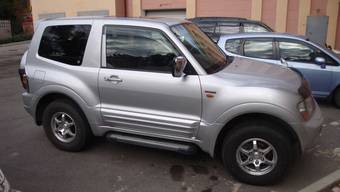 2001 Mitsubishi Pajero Pictures