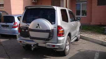 2001 Mitsubishi Pajero Photos