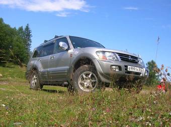 2001 Mitsubishi Pajero Pictures