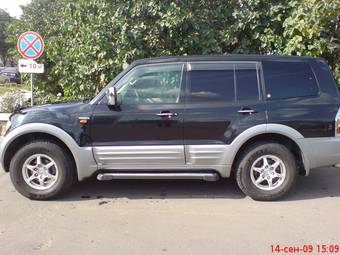 2001 Mitsubishi Pajero Photos