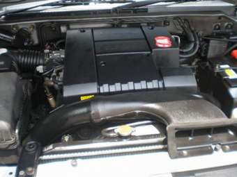 2002 Mitsubishi Pajero Photos