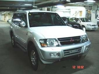 2002 Mitsubishi Pajero Pictures