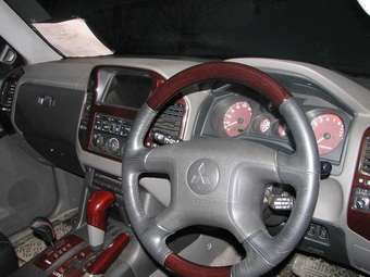 2002 Mitsubishi Pajero Pictures