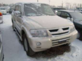 2002 Mitsubishi Pajero Images