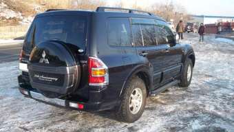 2002 Mitsubishi Pajero Photos