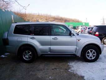 2002 Mitsubishi Pajero Photos