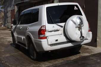 2002 Mitsubishi Pajero Photos